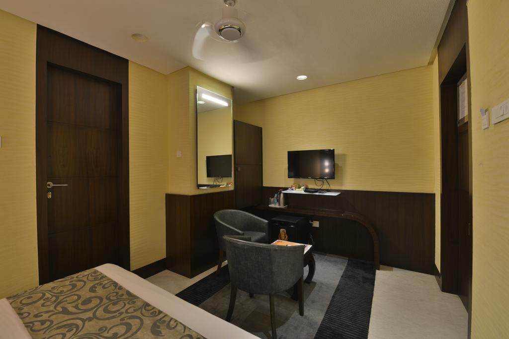 מלון Rāipur The Golden Oak מראה חיצוני תמונה